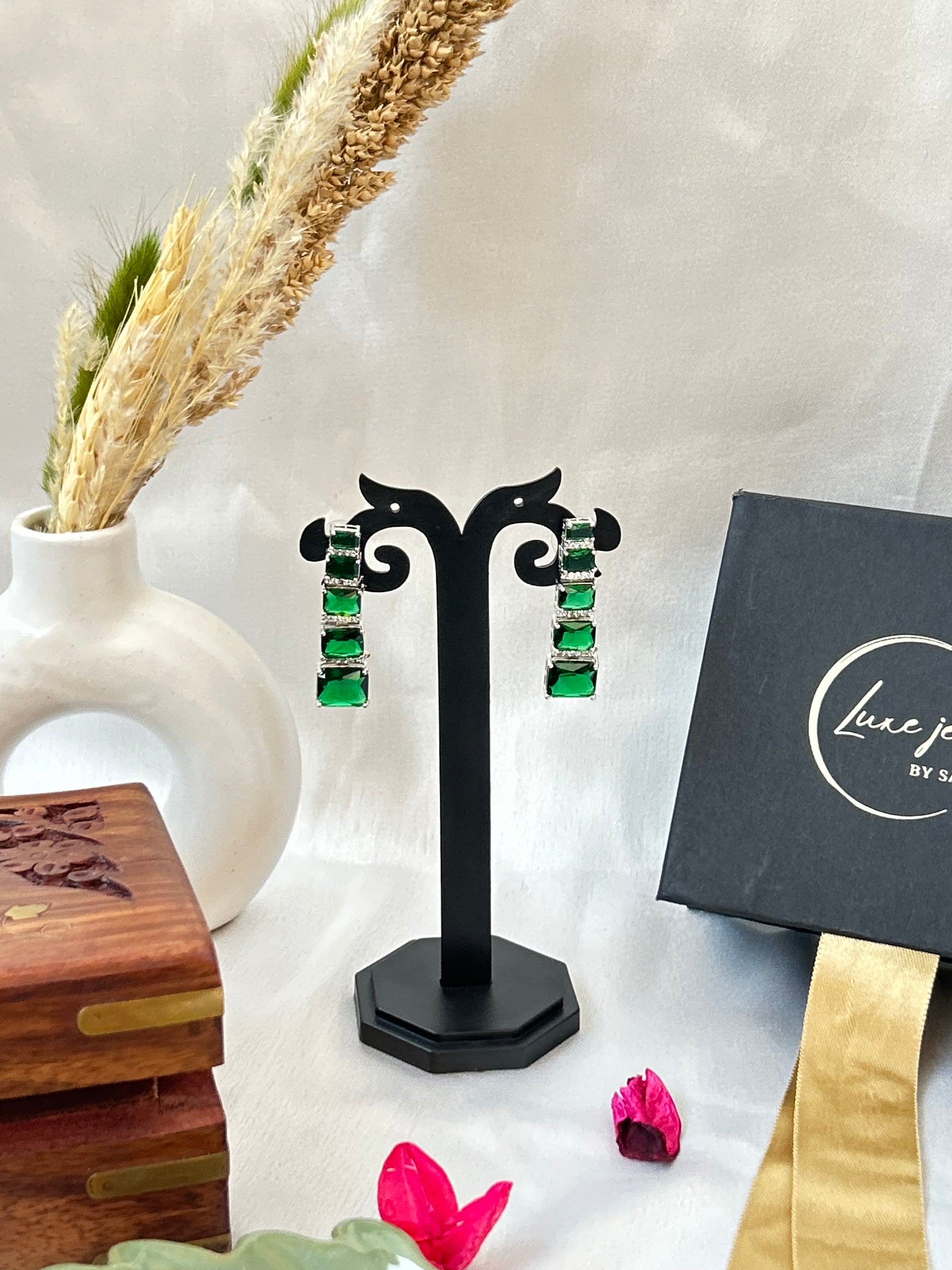 Luxurious emerald-green long earrings with American diamonds