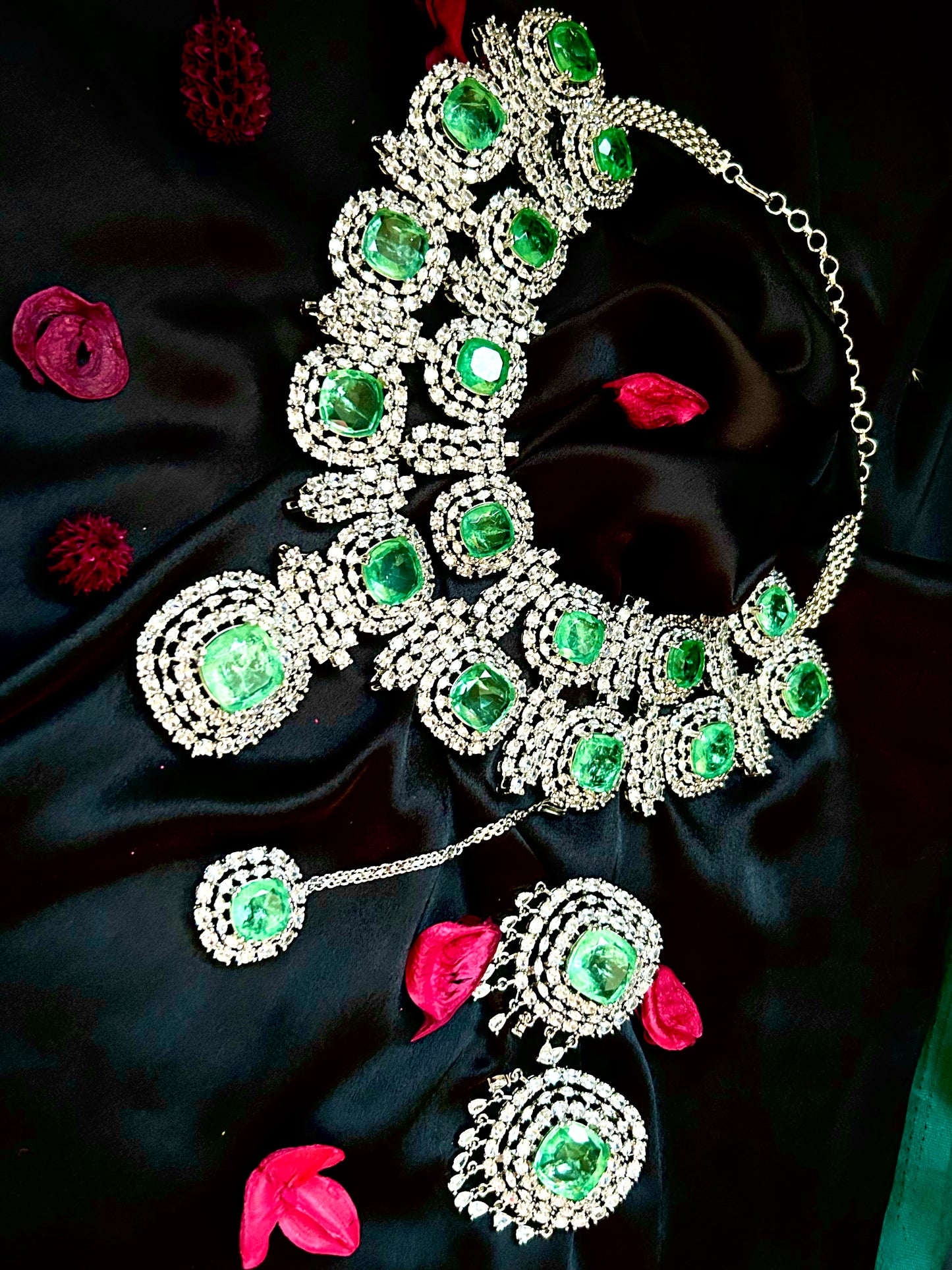 Alia green necklace set