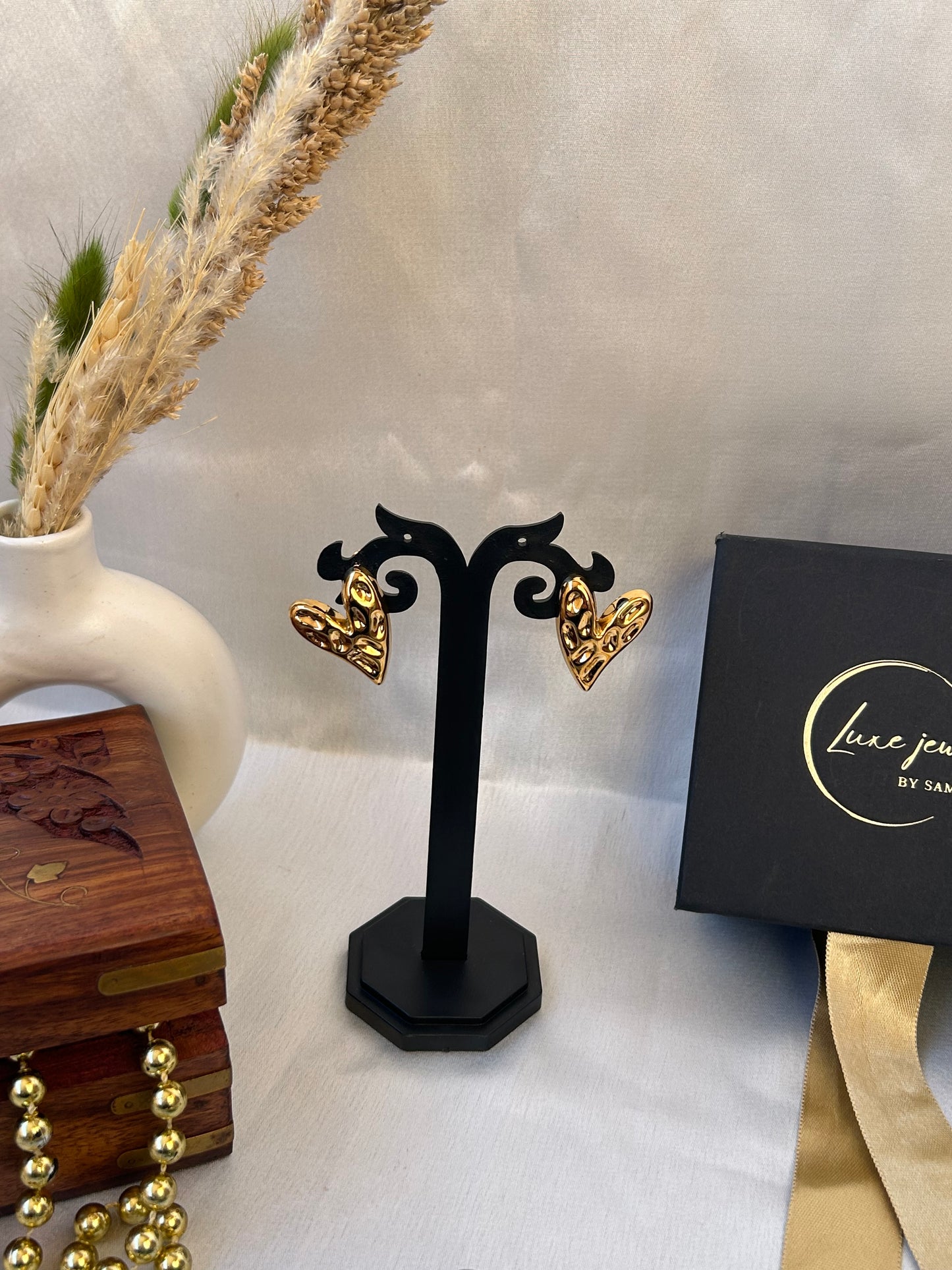 Velvet heart studs