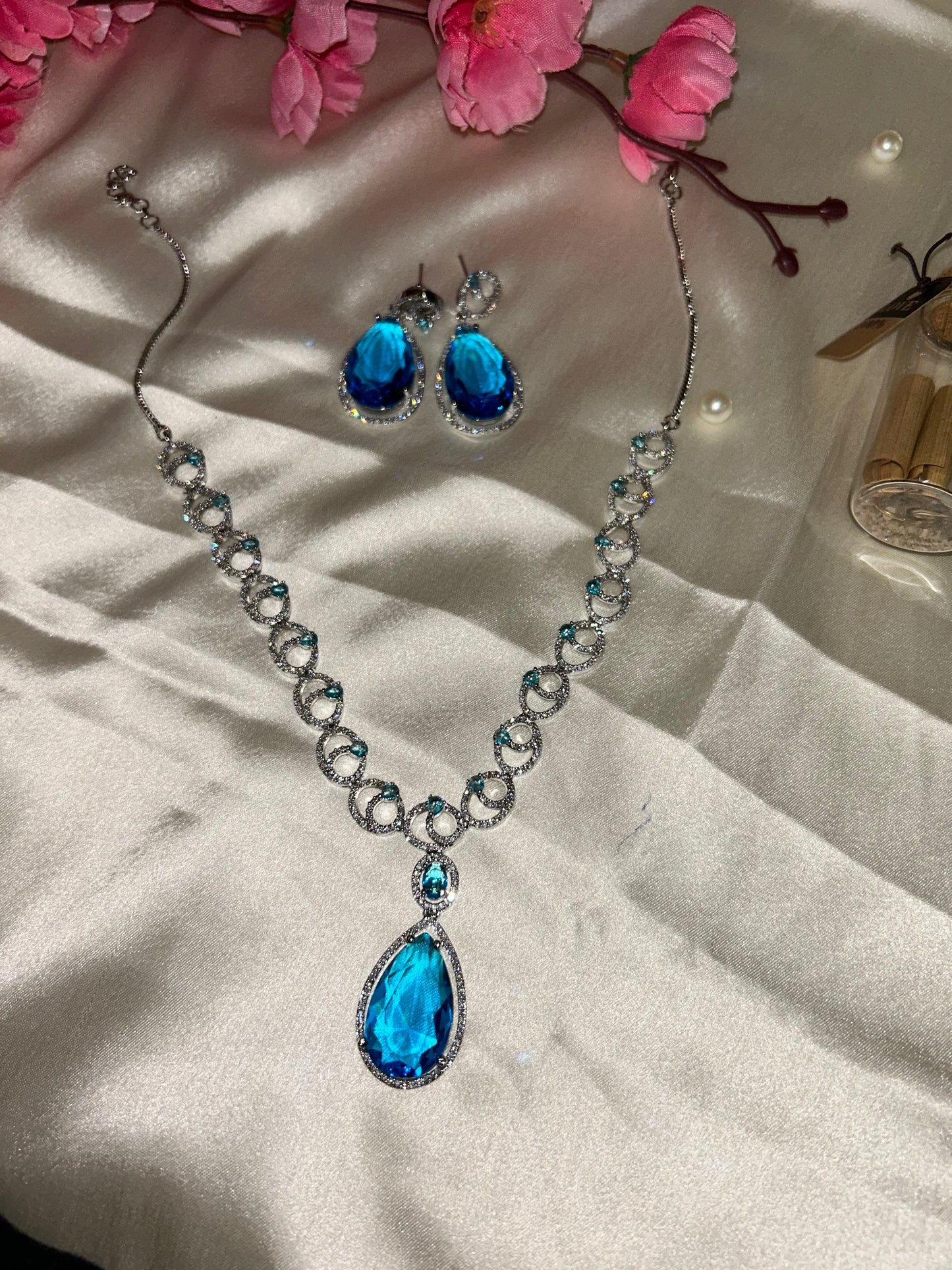 Mia blue pendant necklace