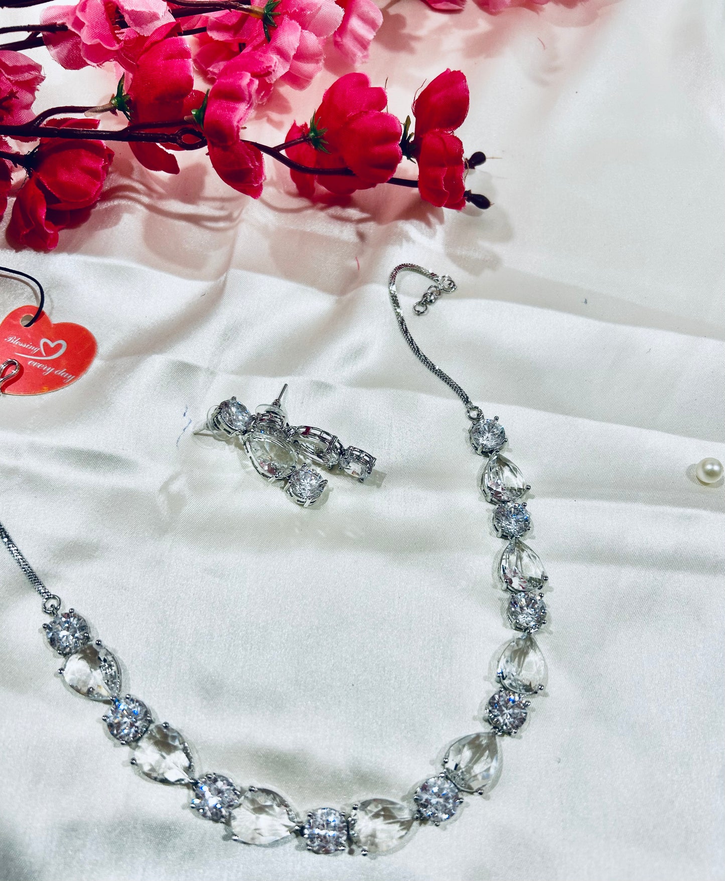 Yoshika white necklace