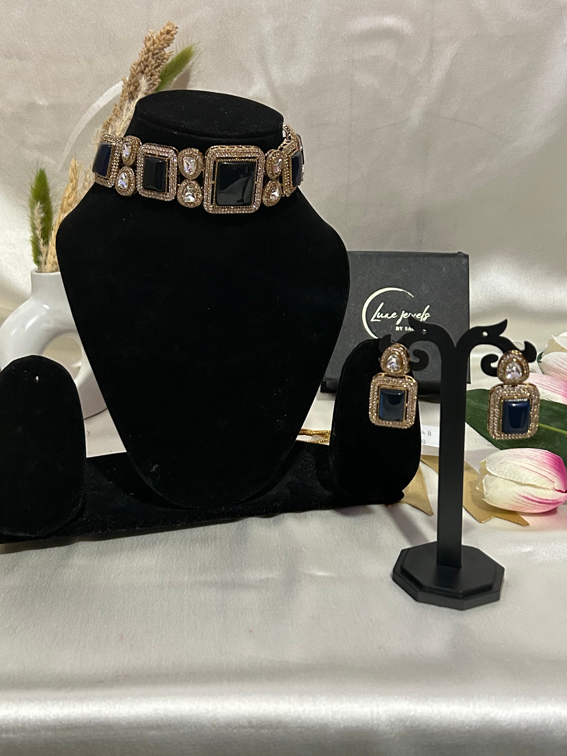 Black Necklace Set