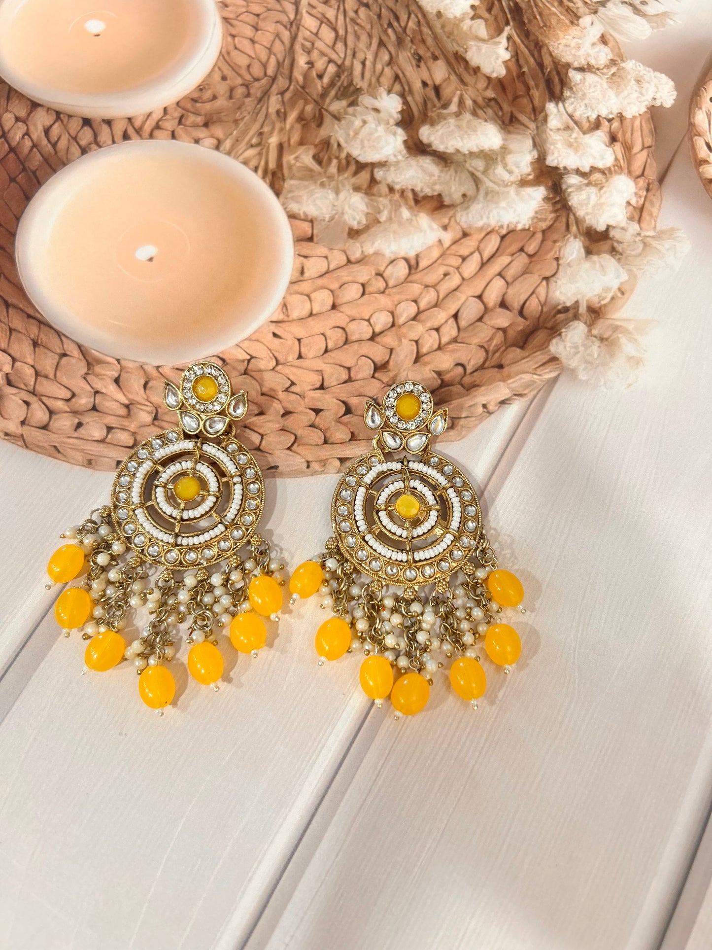 Sara yellow chandbalis