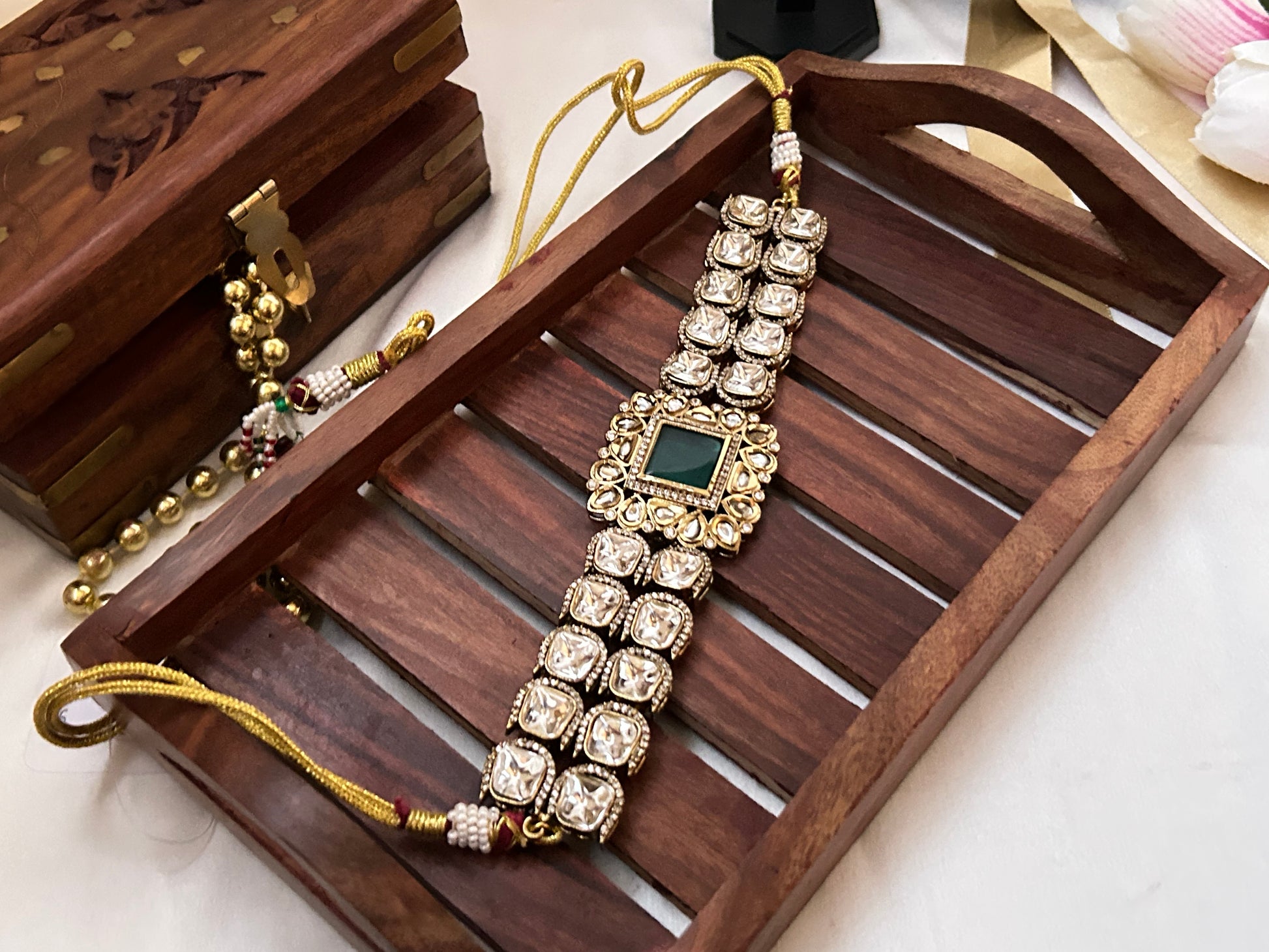 green kundan choker necklaceset