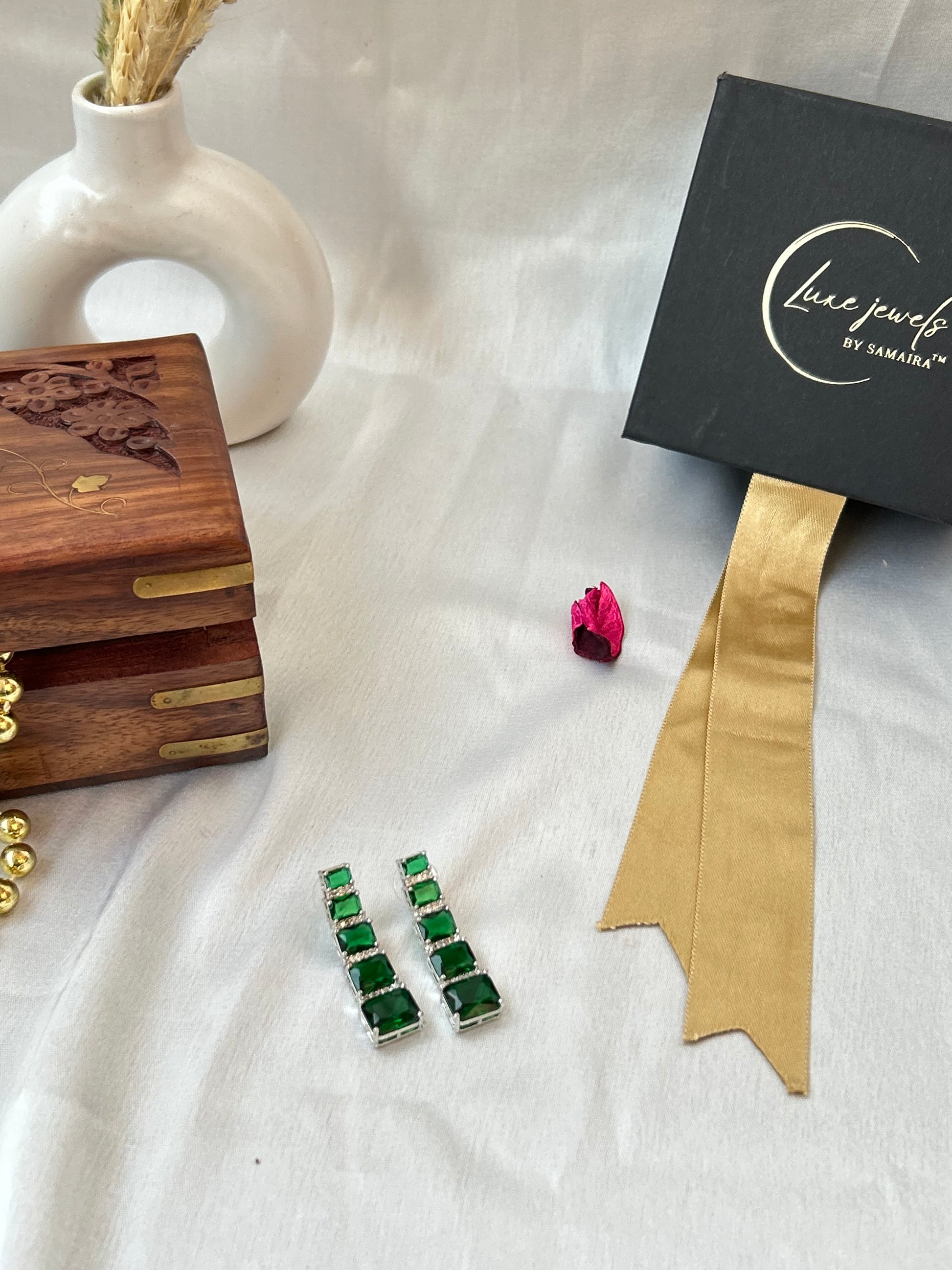 Luxurious emerald-green long earrings with American diamonds