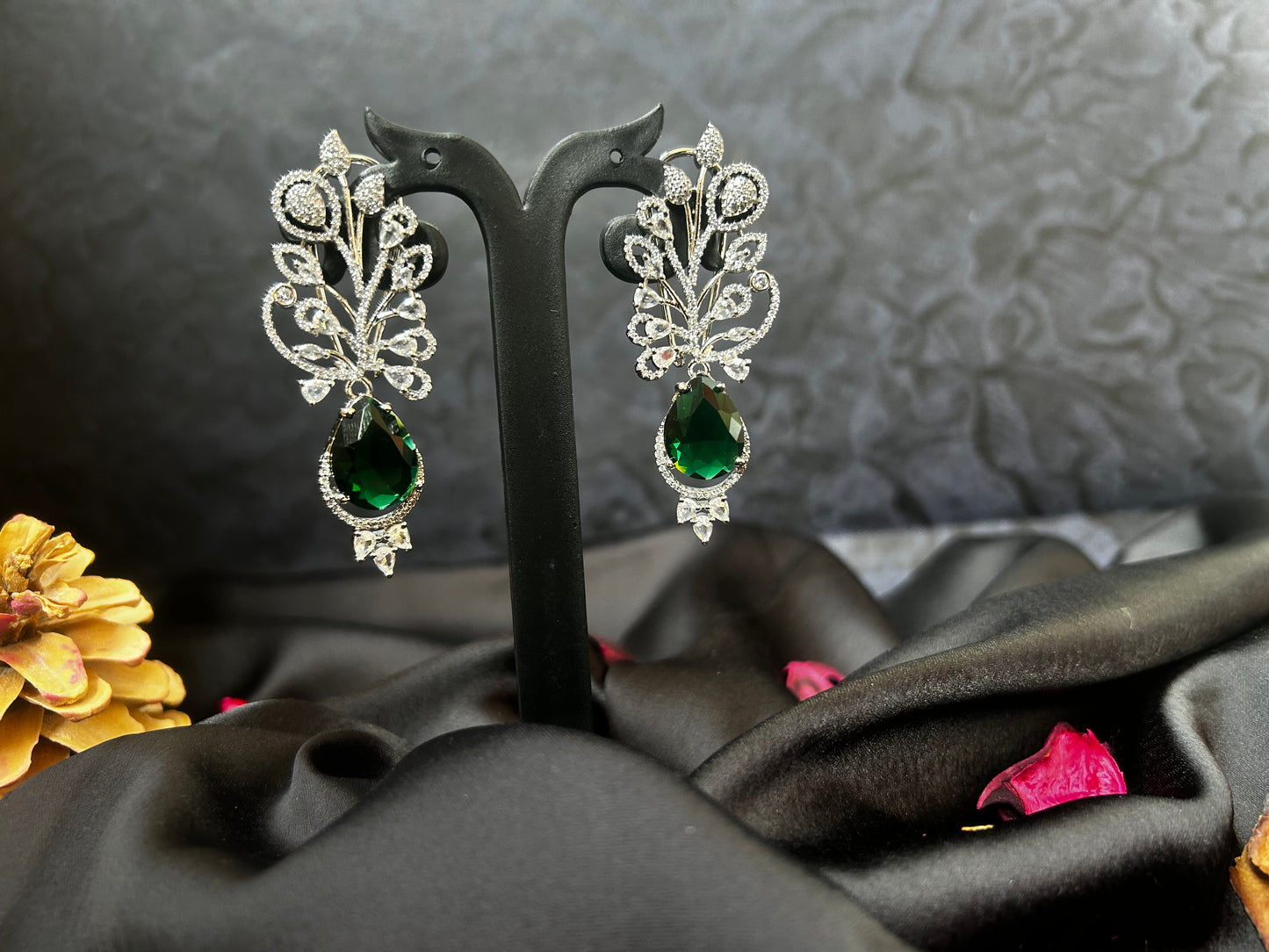 Innaya Emerald Earing