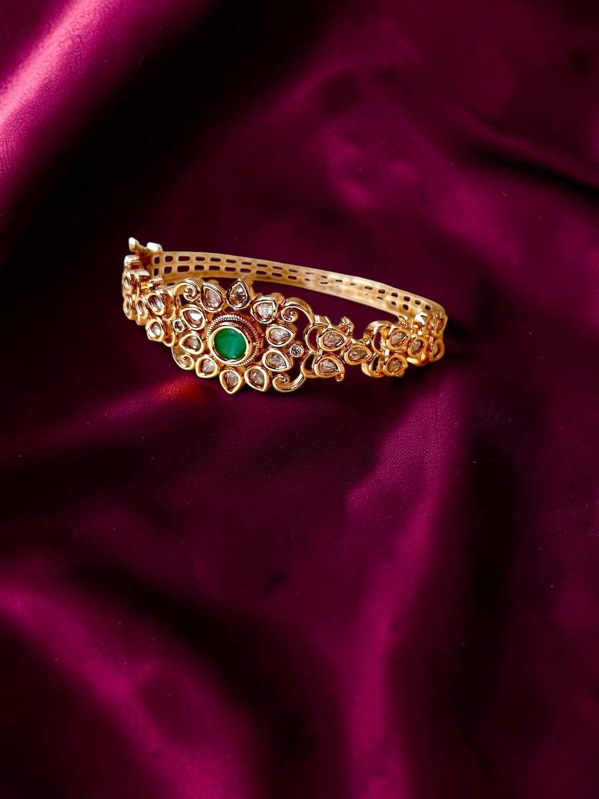 Akshara Emerald Bracelet