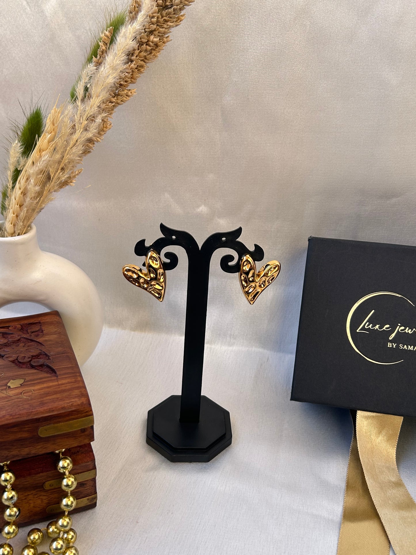 Velvet heart studs