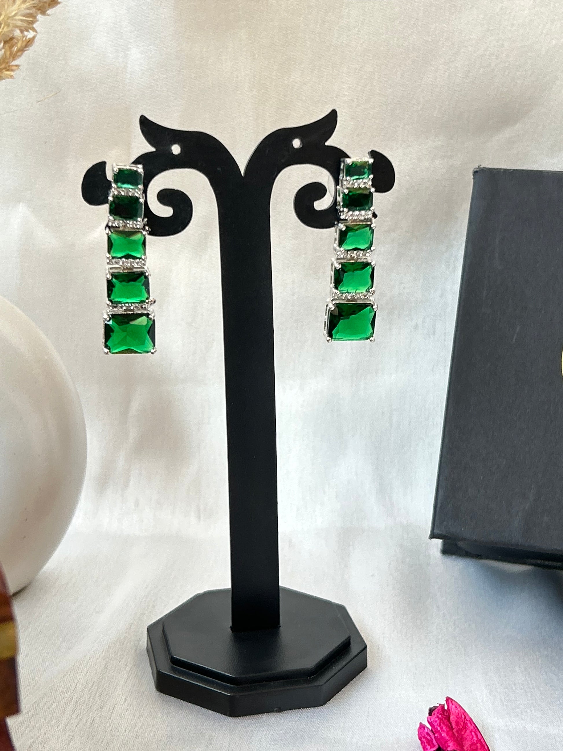 Luxurious emerald-green long earrings with American diamonds