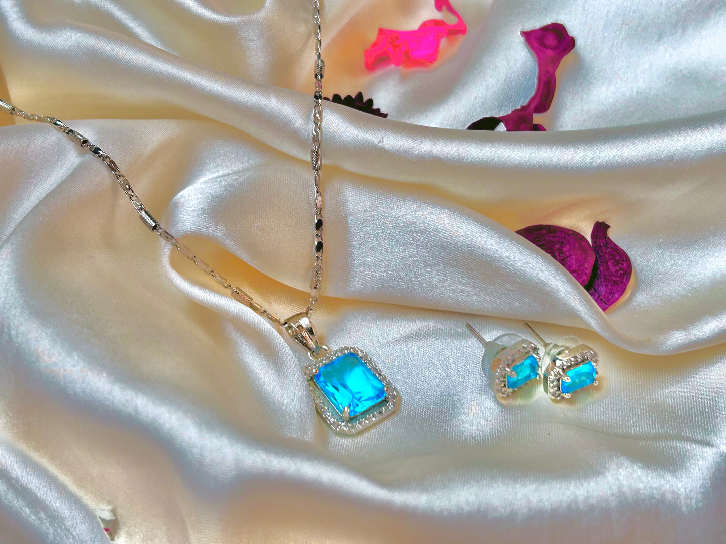 Suhana pendant set