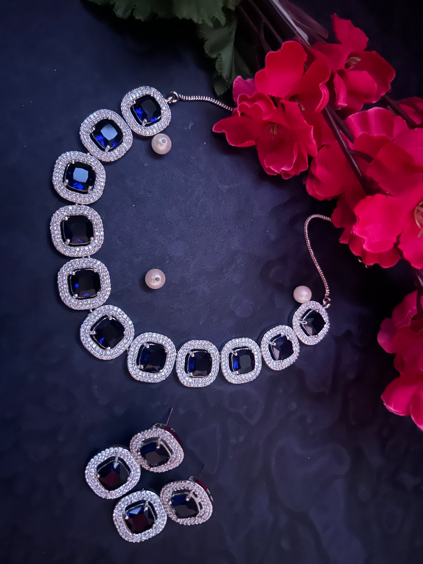 Alisha navy necklace