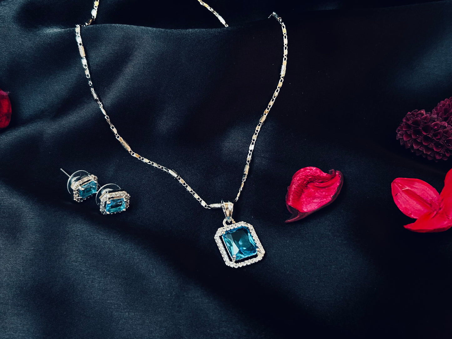Suhana pendant set
