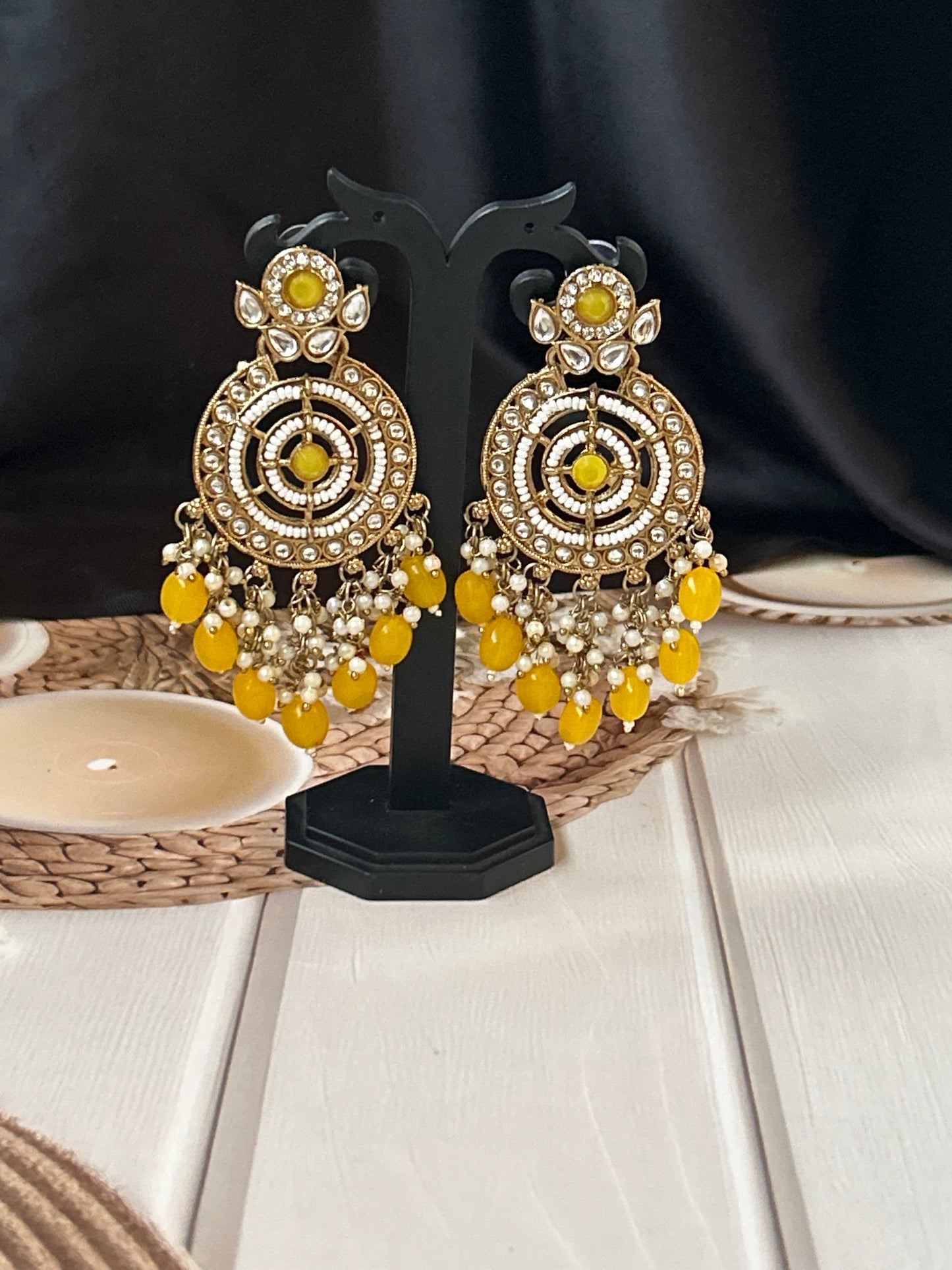Sara yellow chandbalis