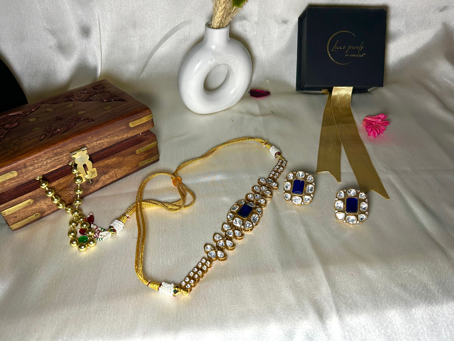 kiva Navy choker