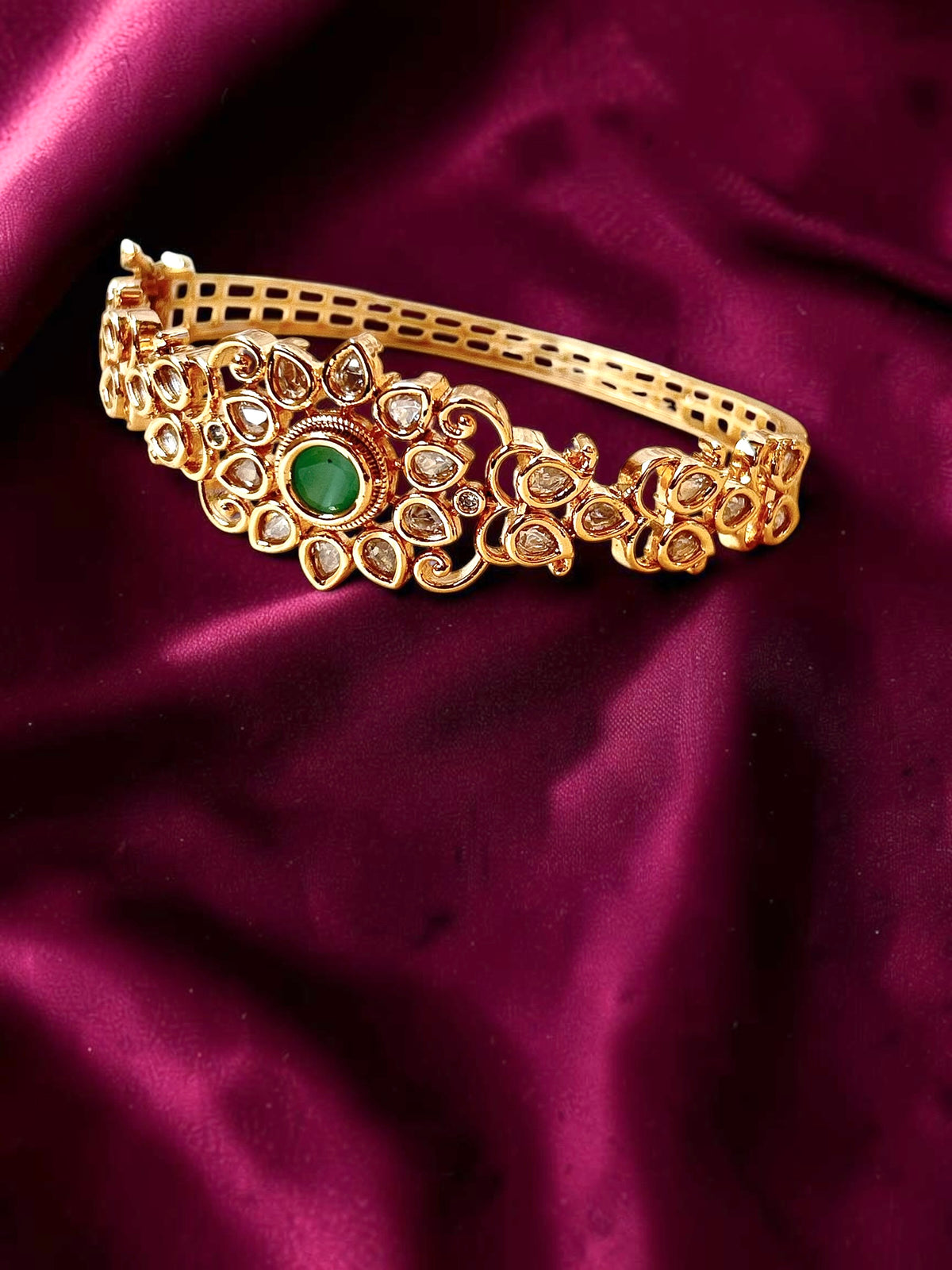 Akshara Emerald Bracelet