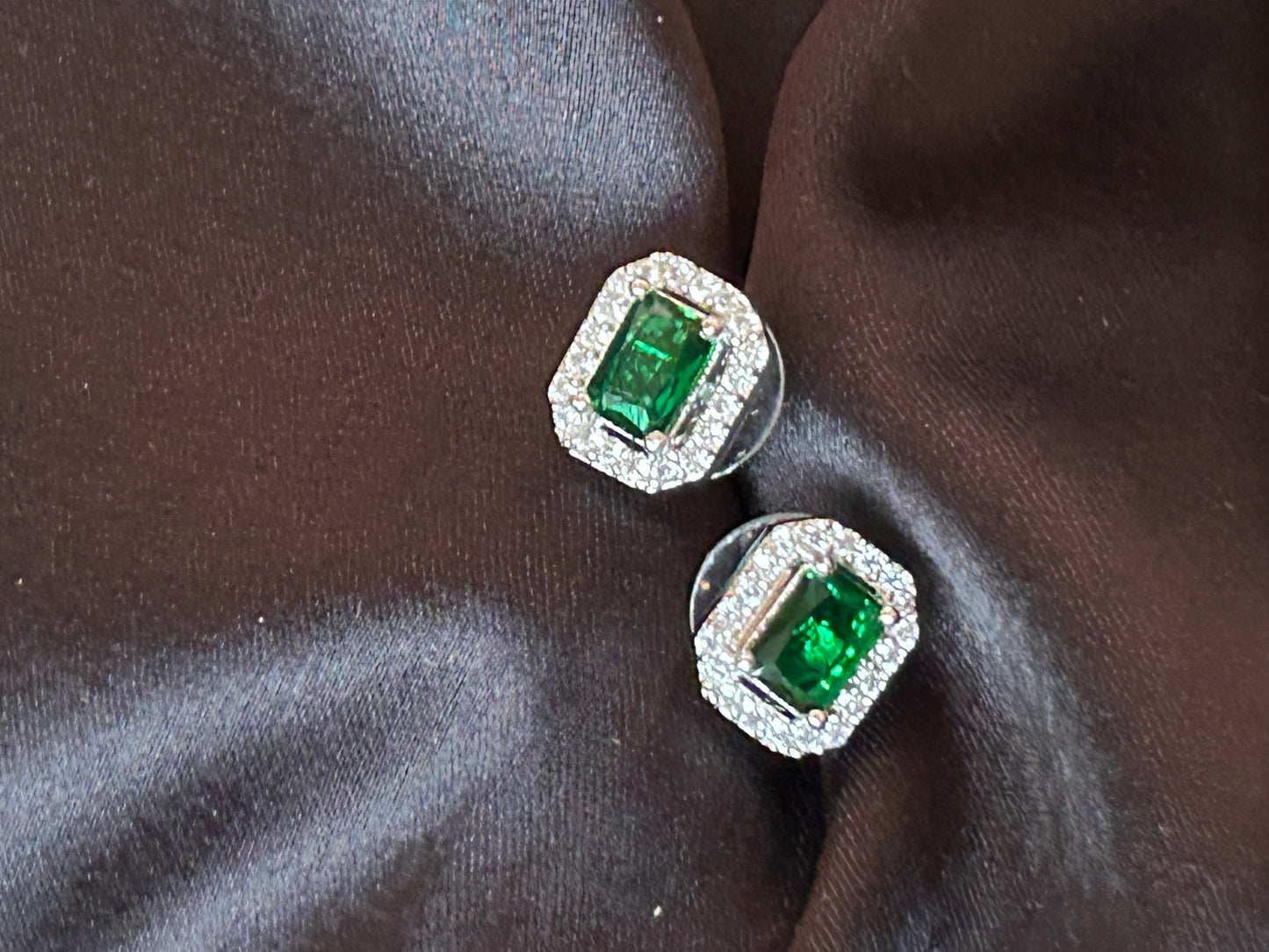 Suhana green pendant set