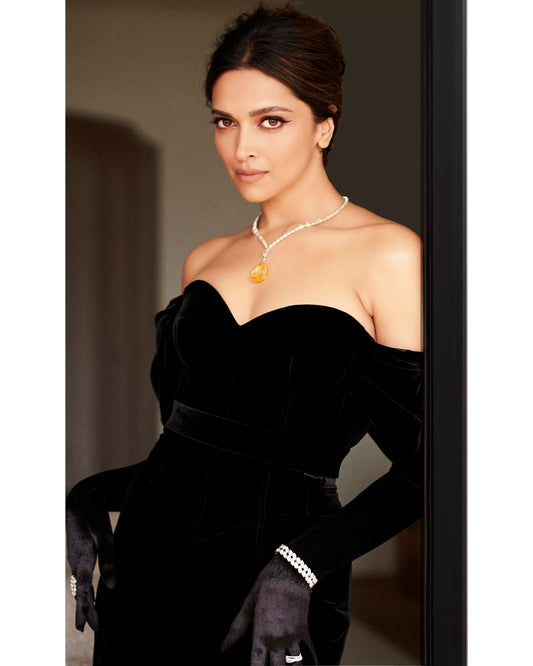Deepika navy pendant necklace