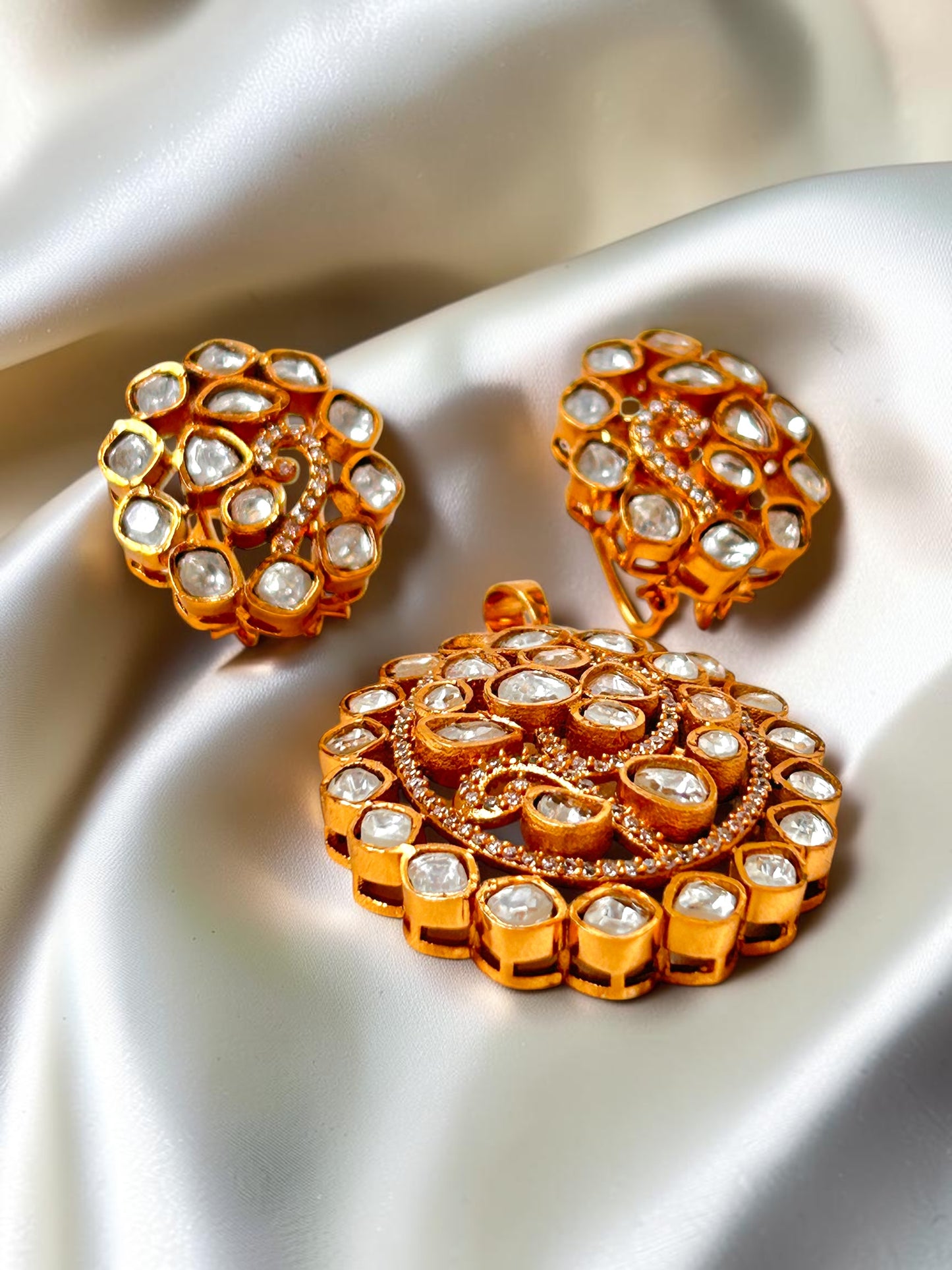 Sana pendent set