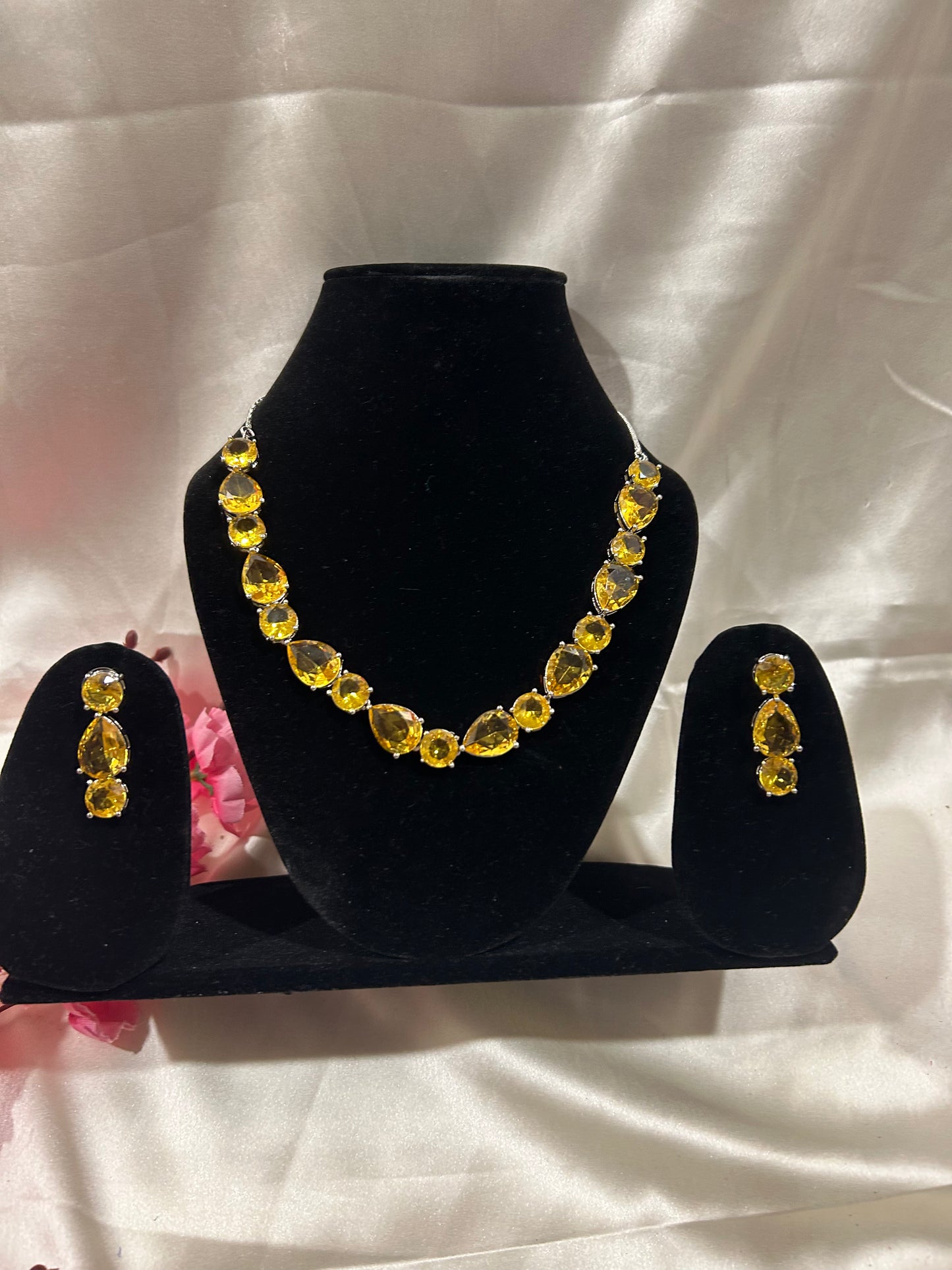 Yoshika yellow necklace