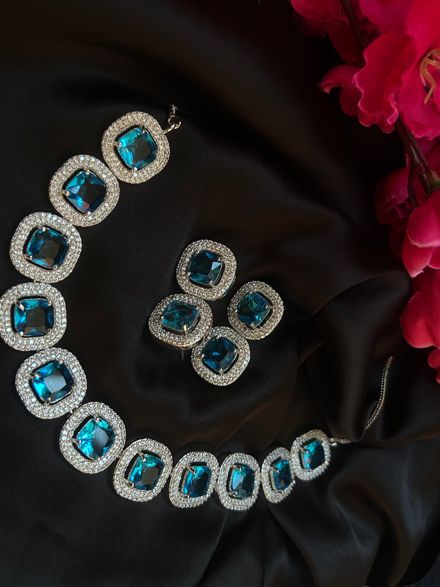Alisha blue necklace