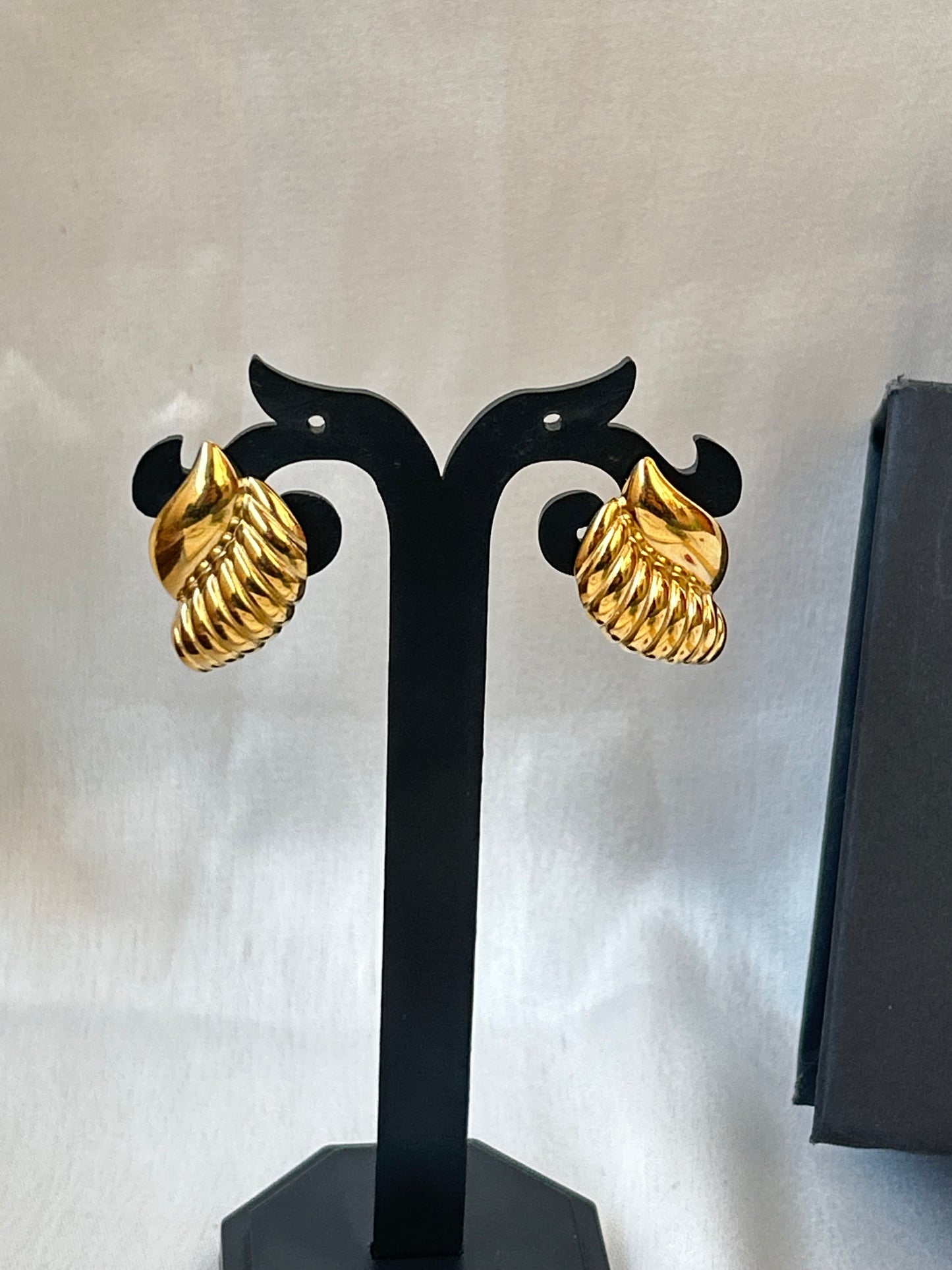 Classic Shell Studs