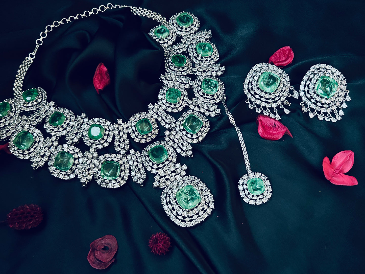 Alia green necklace set