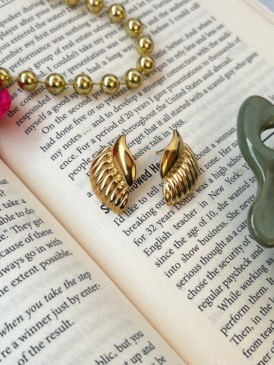 Classic Shell Studs