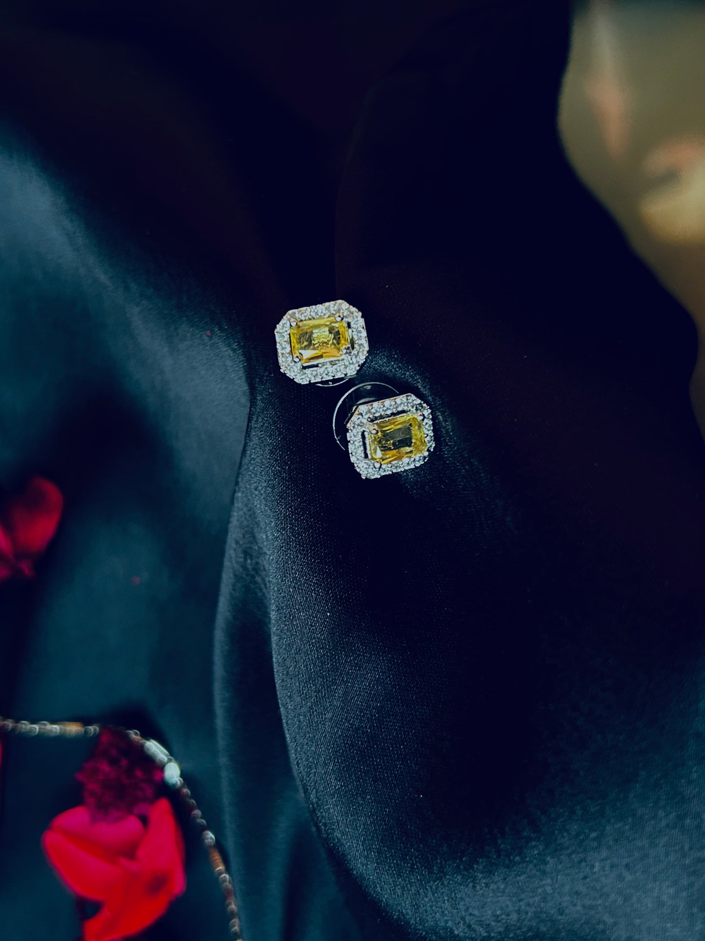 Suhana yellowpendant set