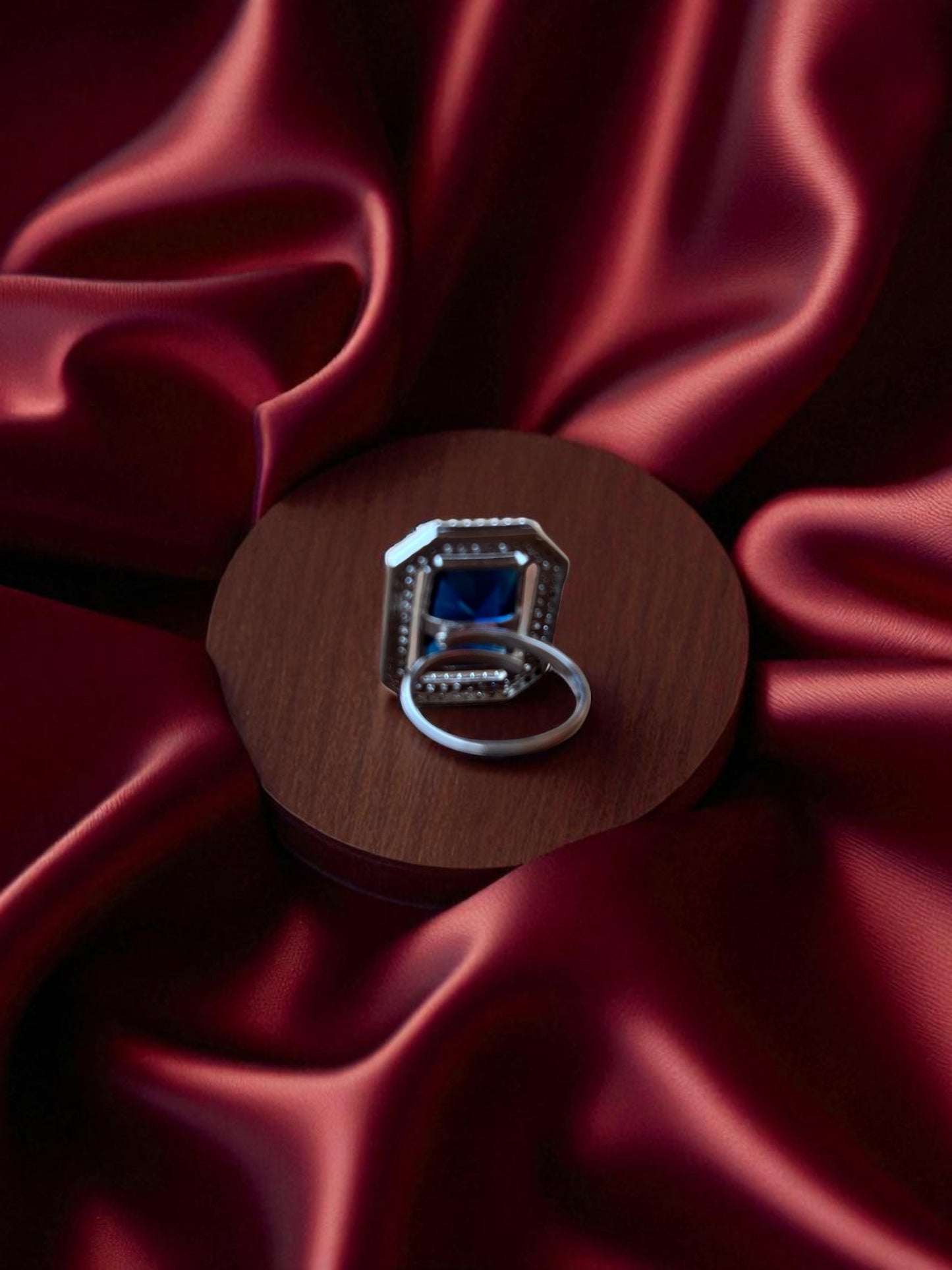 Glint Saphaire Ring