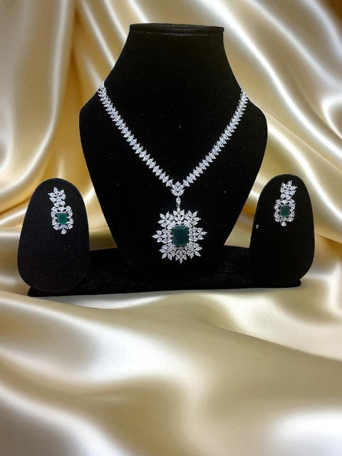 Emerald AD pendent Set