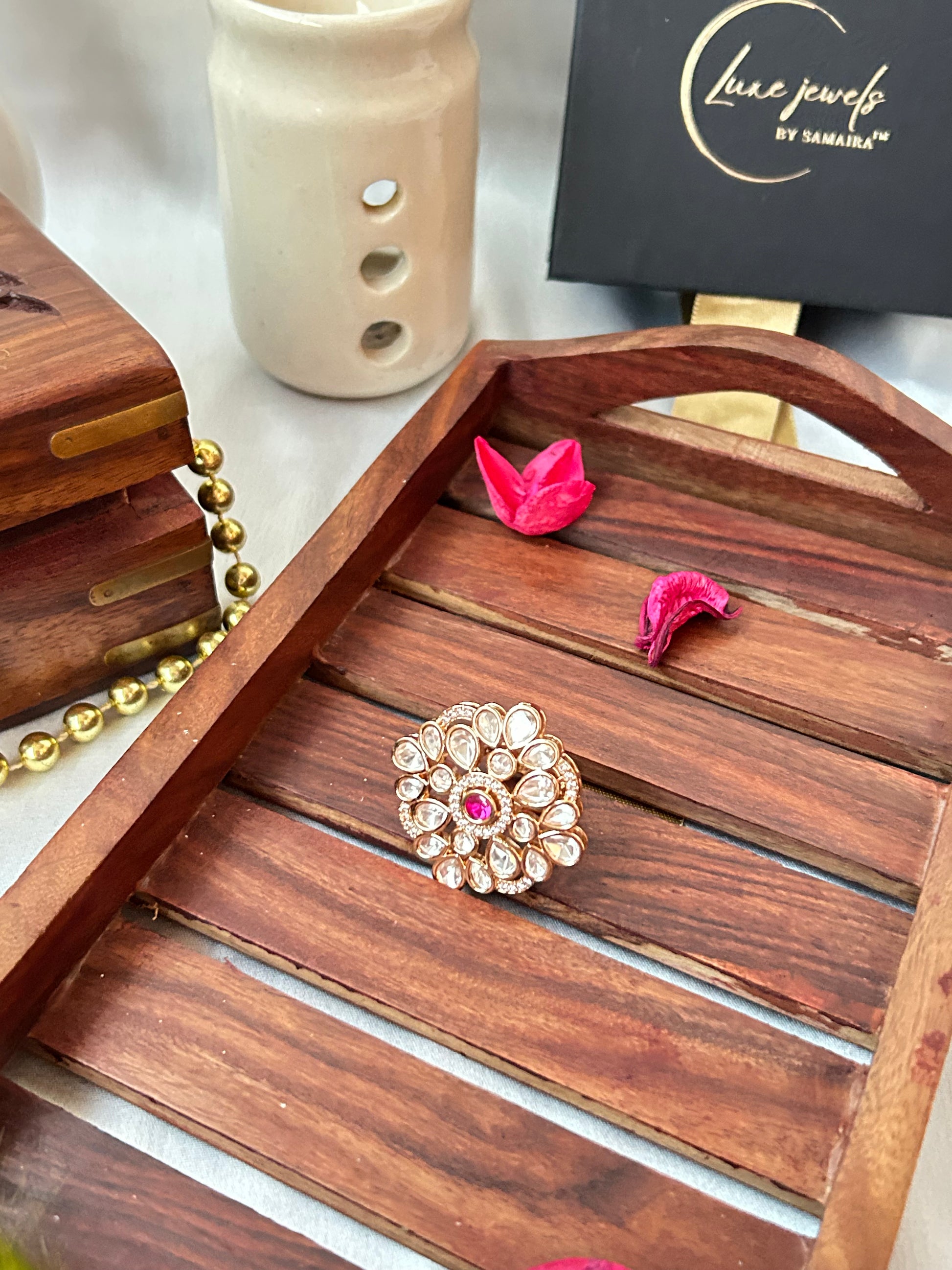 Ruby red and Kundan ring with gold-plated floral design