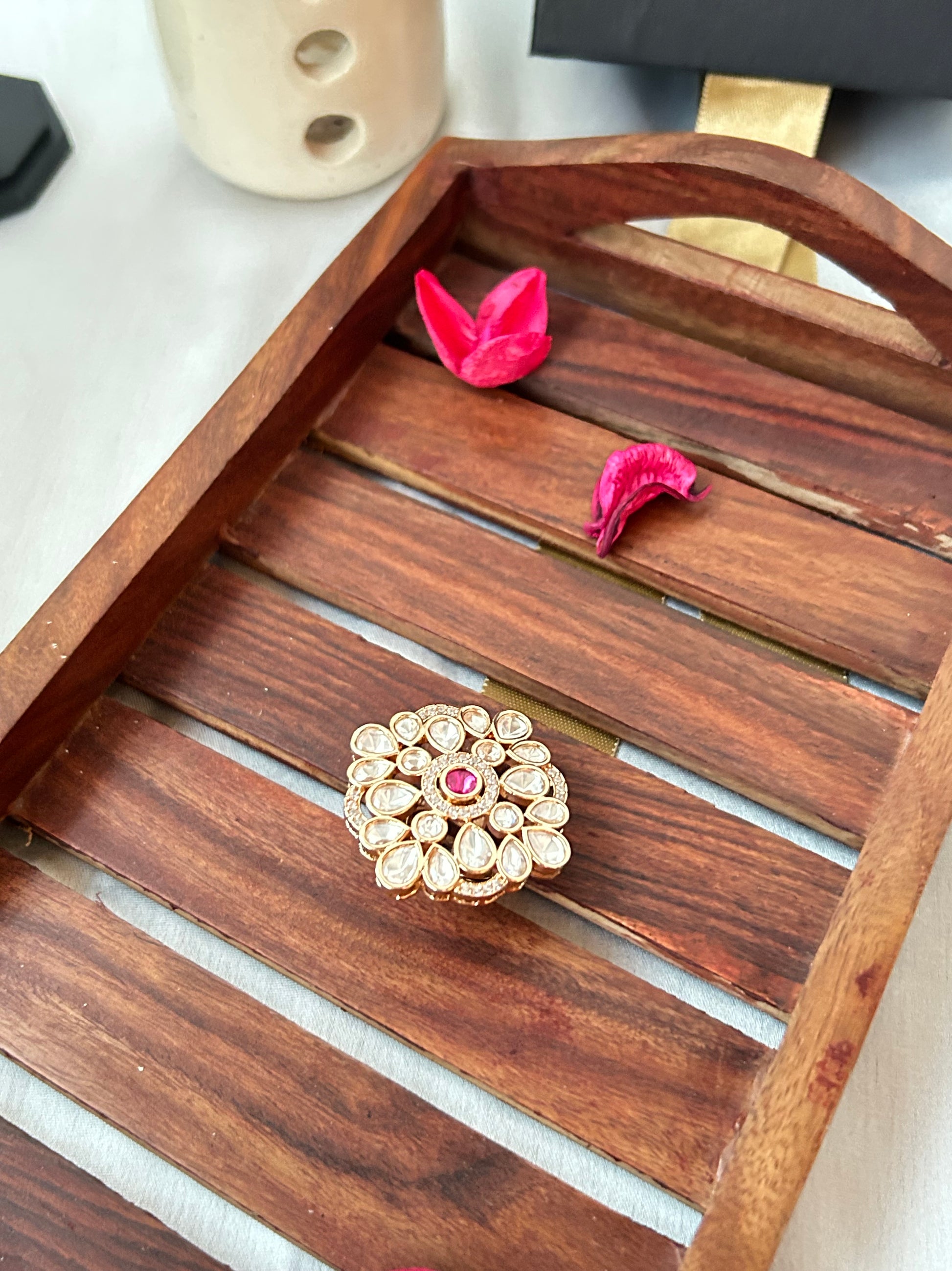  Ruby red and Kundan ring with gold-plated floral design