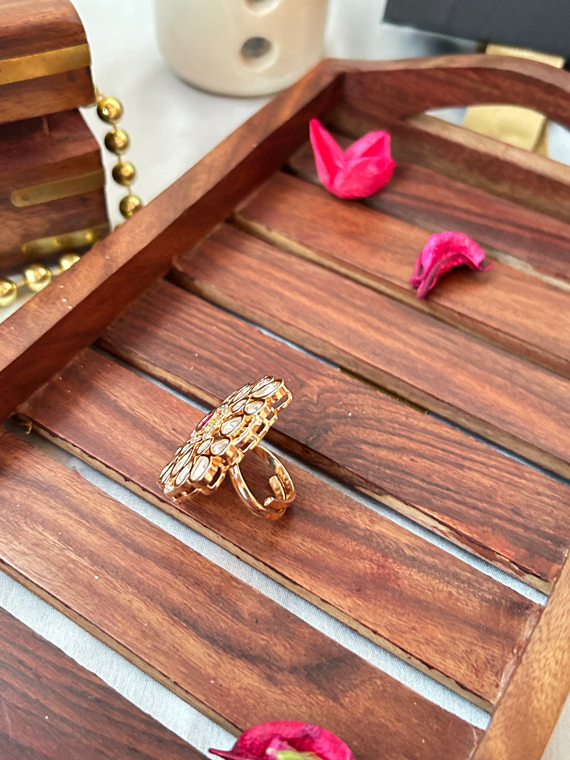  Ruby red and Kundan ring with gold-plated floral design