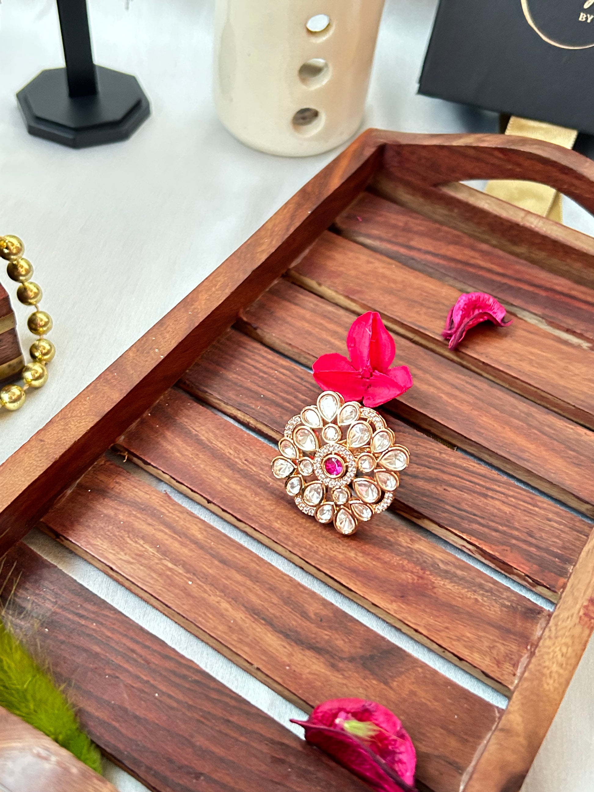  Ruby red and Kundan ring with gold-plated floral design